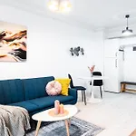 Relax And Cozy Studio- Private Parking - Near Center