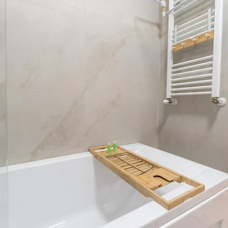 Relax And Cozy Studio- Private Parking - Near Center Bükreş