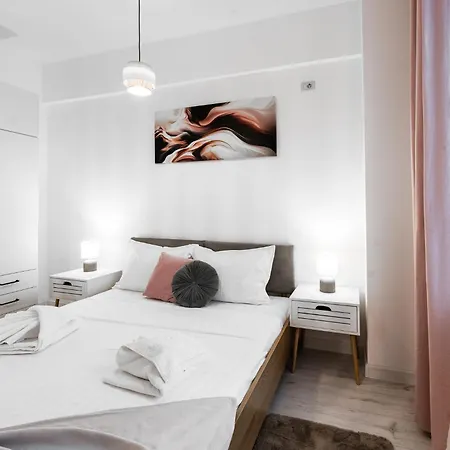 Relax And Cozy Studio- Private Parking - Near Center Daire