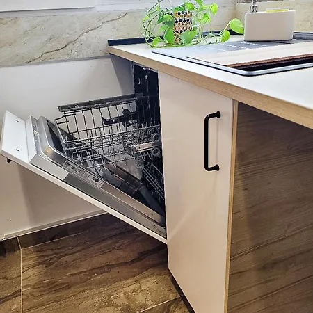 Relax And Cozy Studio- Private Parking - Near Center Daire