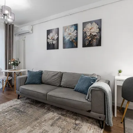 Relax&cozy Studio- Private Parking - Near Center Apartament